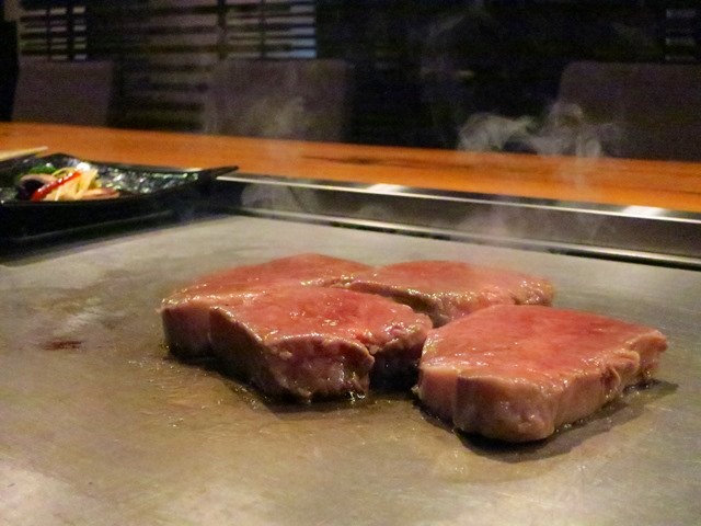 2,280gの米沢牛のサーロインステーキに想いをこめて♪－鉄板焼ランチ編－