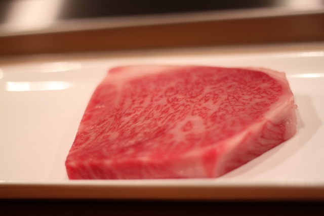 第56回米沢牛枝肉共進会　チャンピオン受賞のサーロインが入荷しました！