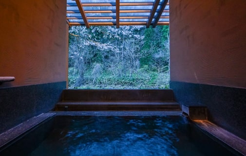木漏れ日の湯
貸切露天風呂