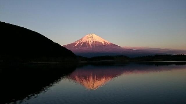 田貫湖からの富士山。夕焼けが美しいね。逆さ富士、鏡に映したように