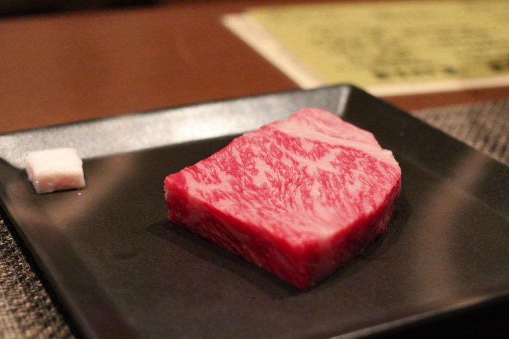 特別奨励賞のサーロインステーキがこの日一番の楽しみだったよう。