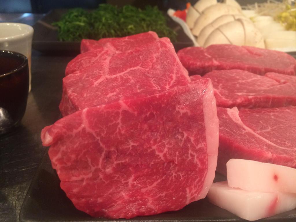 生産者が鈴木寿一さんの米沢牛ランプ