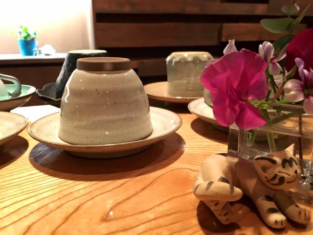 すみれでは スイートピーを活けています