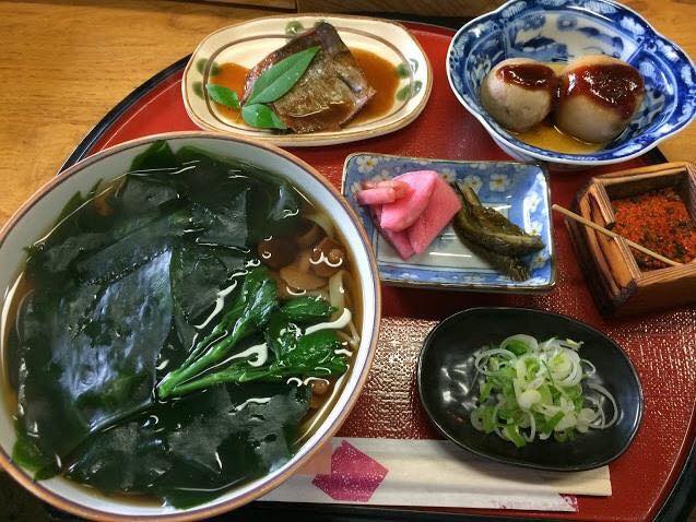 上杉神社のお花見と 上杉御廟所への観光と「廟の隠れ家」さん♪ー米沢の花と団子ー
