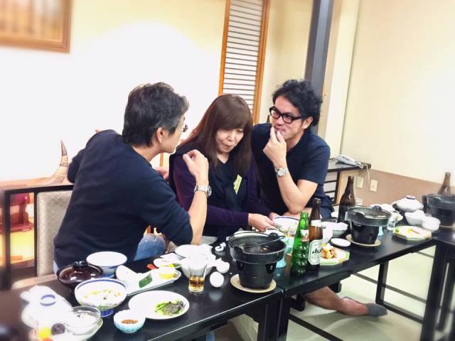 尊敬する大好きなお二人に挟まれ嬉し恥ずかし的な(笑)ゆかりんに激写されてました