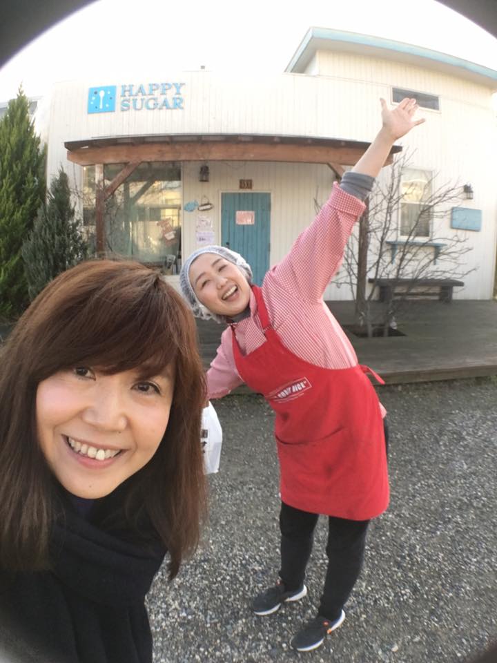 新潟県村上市坂町駅前にあるハッピーシュガー、ウチコちゃんとパチリ☆