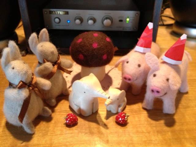 すみれガーデンに お猿が来たよ~!番外すみれのブタコーナー