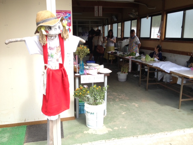 紅花や野菜の販売所が!