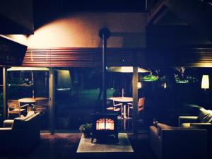 ラウンジのペレットストーブに今年初の点火