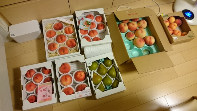 様々な品種の桃たち。ラフランスも