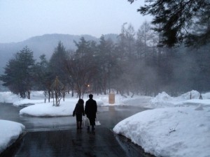 すみれの雪灯篭